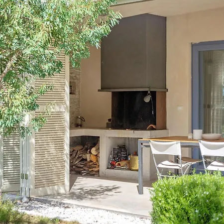 Beautiful Restored With Private Pool And Gardens بيت للعطل *